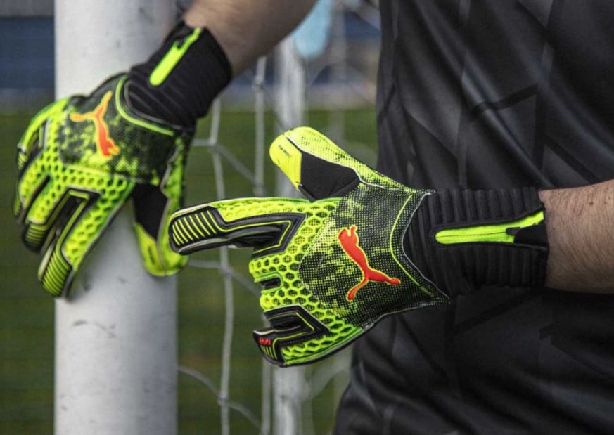 goalkeeper gloves
